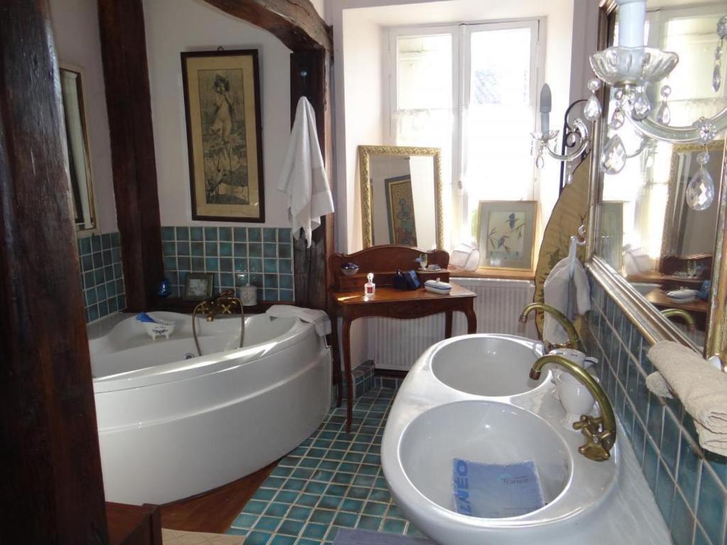 Domaine De La Dame De Lauriere Bed & Breakfast Solignac Rom bilde
